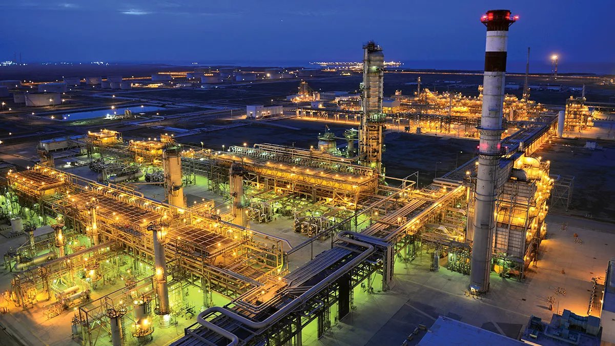 Saudi Aramco Shuts Jazan Refinery After Attack, Renewing Red Sea Supply Fears