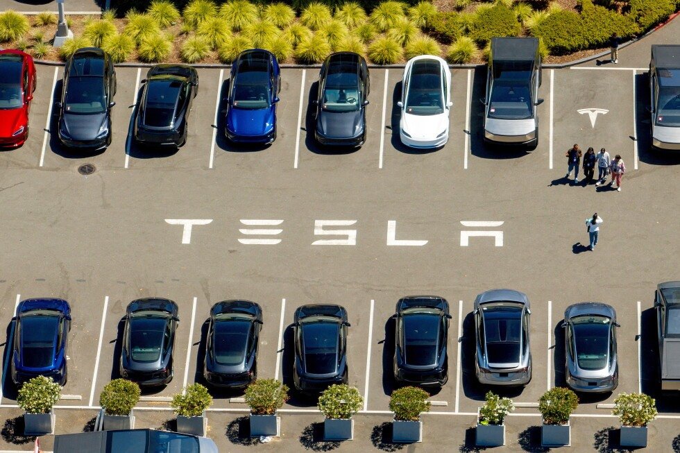 Tesla Delivered 480,126 Vehicles. Is the Car Business Finally Rebounding?