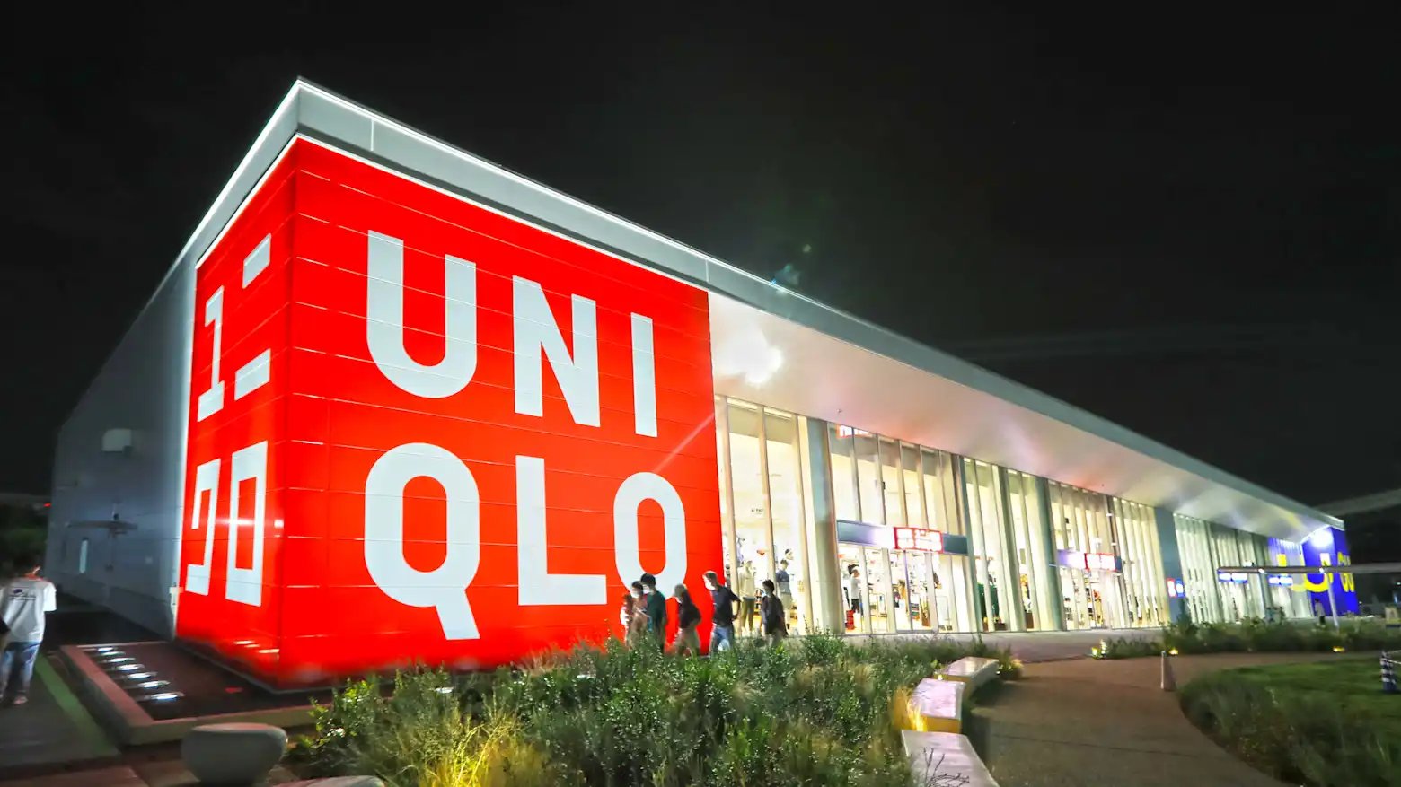 Uniqlo Raised Its Profit Forecast. Why Did Fast Retailing Shares Still Fall?