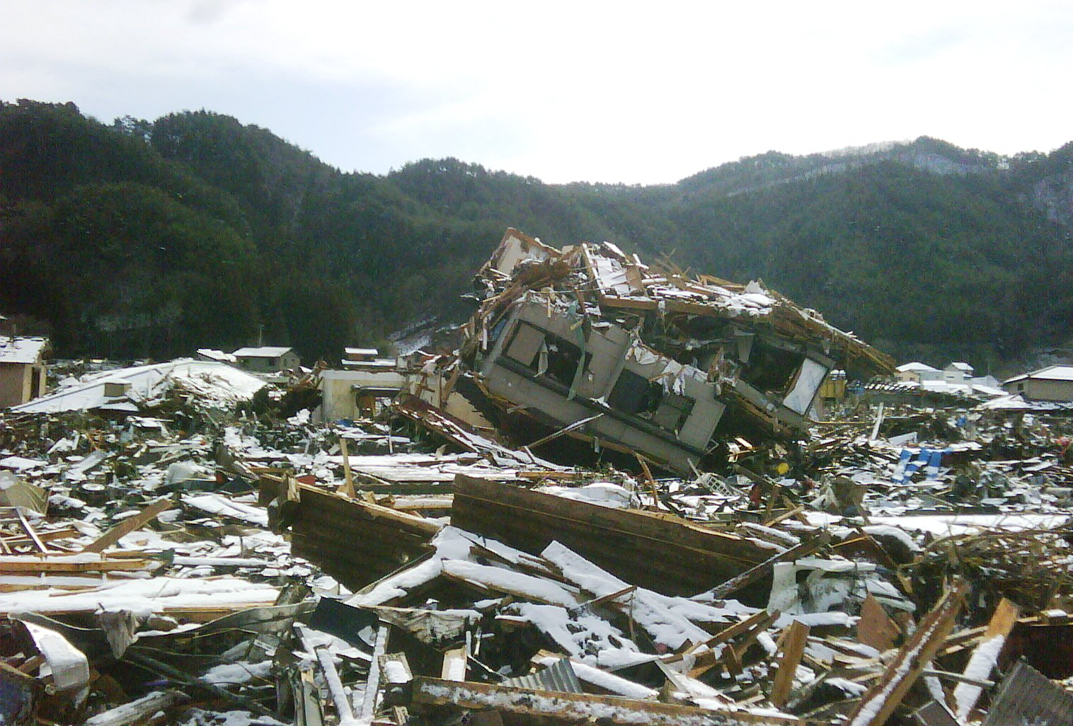 Japan Earthquake Triggers Mall Collapse, Outages and a Major Rescue Operation