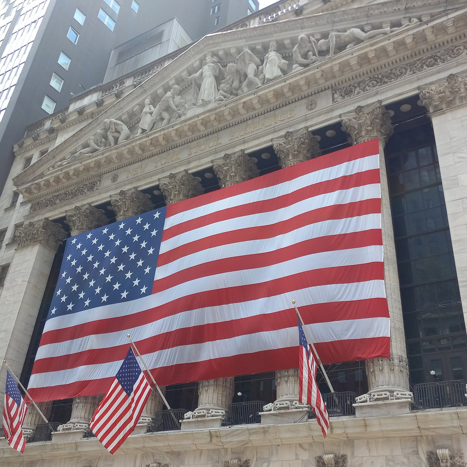 Wall Street Turns to Big Tech Earnings as Oil Keeps Rate Fears Alive supporting editorial view
