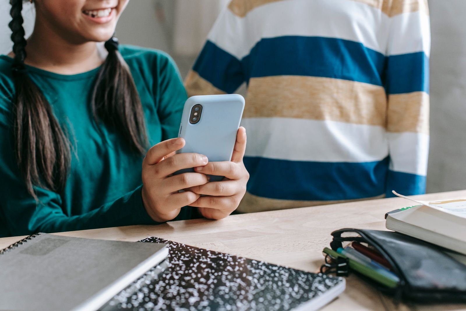 Phone-Free Schools Are Spreading. What Does the Evidence Say? — supporting view