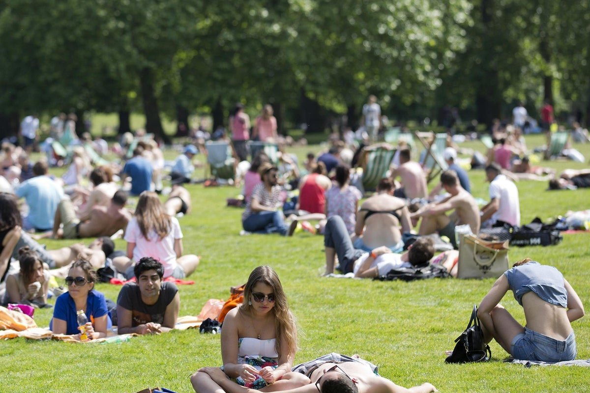 England Issues Amber Heat-Health Alert as Temperatures Threaten Vulnerable People supporting editorial view