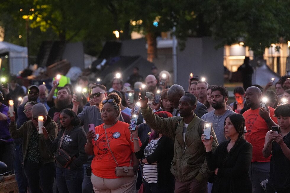 Seattle Food-Fair Shooting Leaves City Confronting Public-Event Security supporting editorial view
