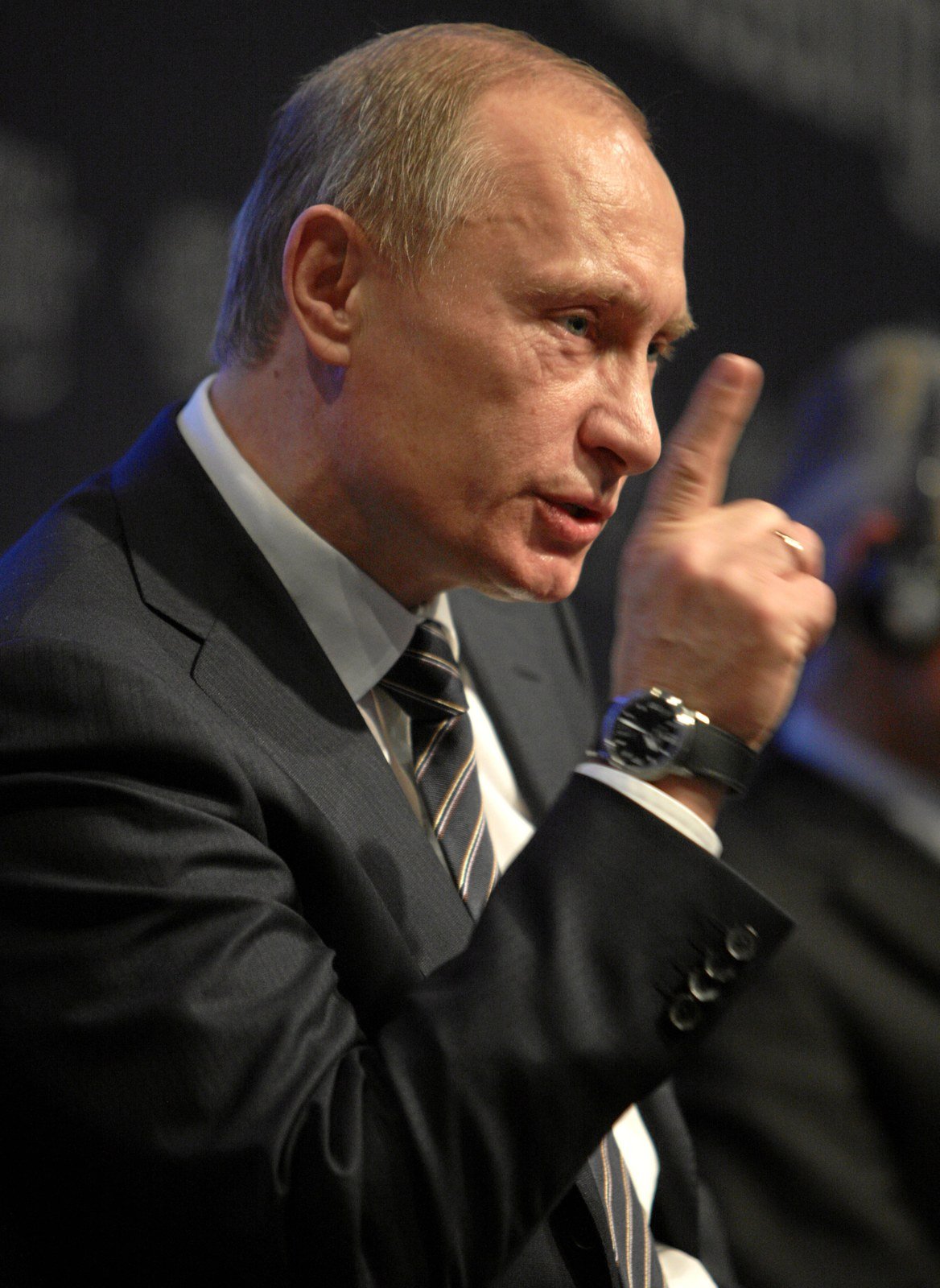 Putin’s Wartime Economy Looks Resilient—but the Tradeoffs Are Growing