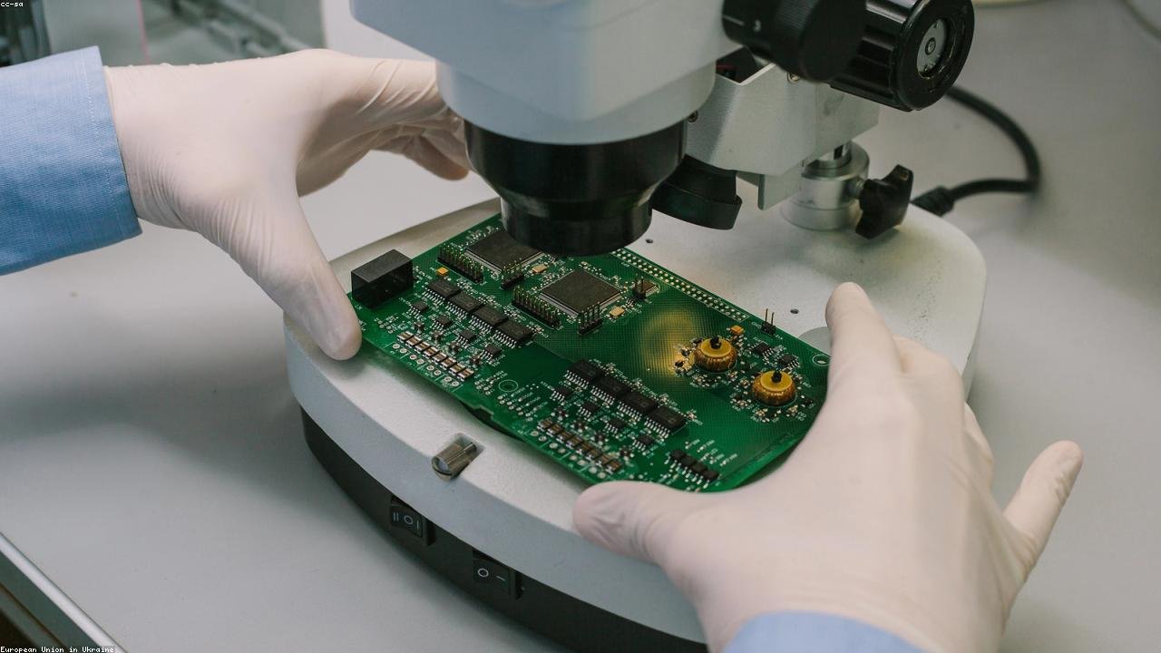 The U.S.–China Chip Race Is Now a Global Policy Test