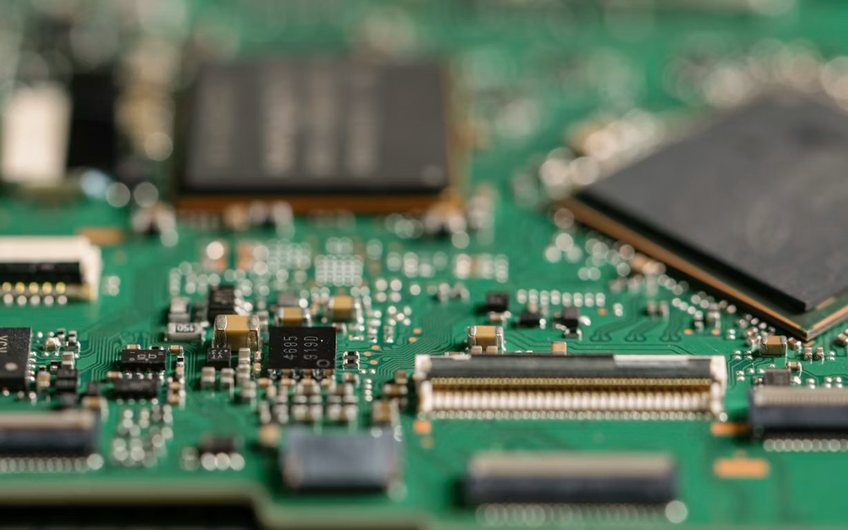 The U.S.–China Chip Race Is Now a Global Policy Test — supporting view