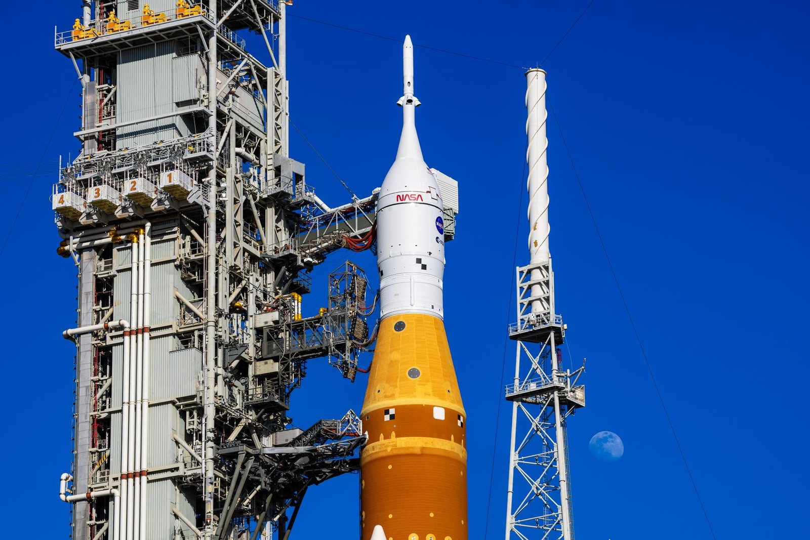 The New Moon Race Has a Space-Junk Problem Before the Bases Even Arrive