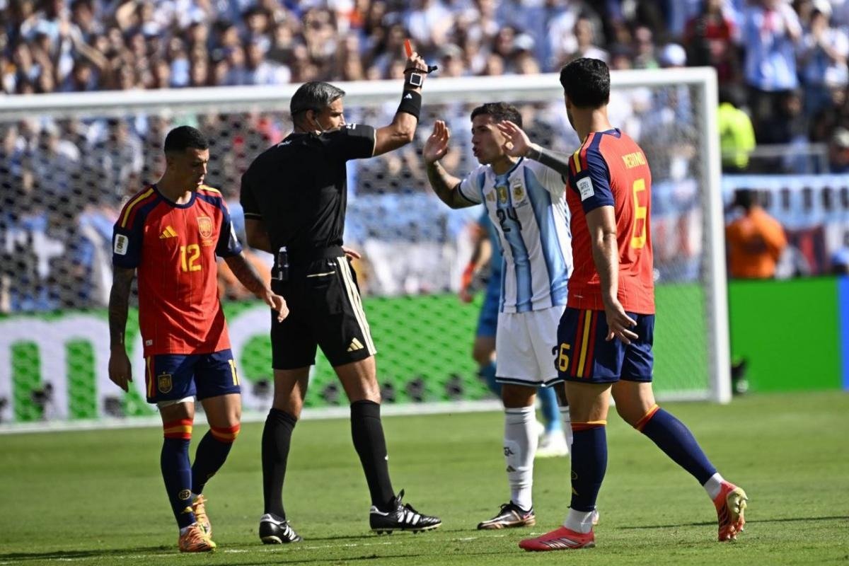 Enzo Fernández’s Red Card Changed an Already Difficult Final