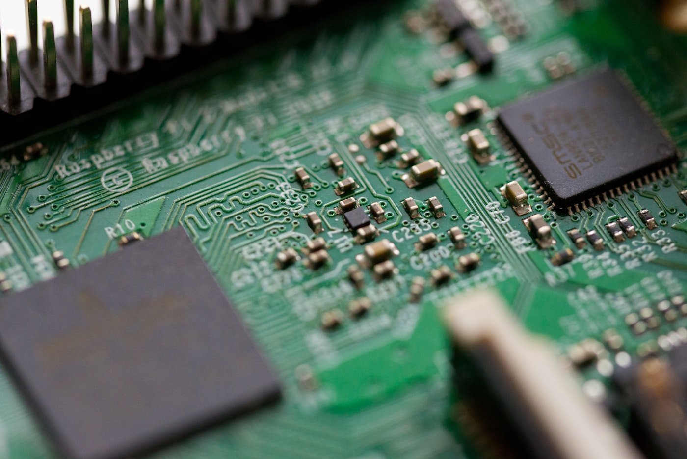 The Race to Build Energy-Efficient AI Chips — supporting view